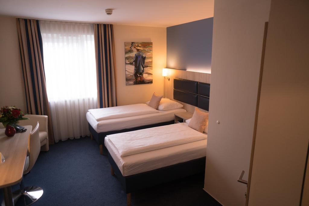 Hotel Roedelheimer Hof - Am Wasserturm Frankfurt am Main Phòng bức ảnh