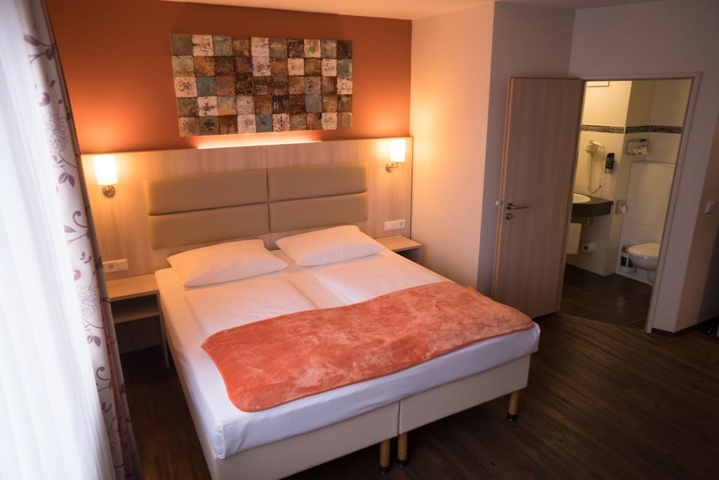 Hotel Roedelheimer Hof - Am Wasserturm Frankfurt am Main Phòng bức ảnh